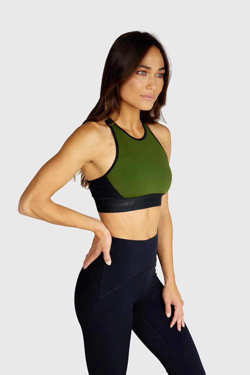 ESSENTIAL HIGH NECK SPORTS BRA