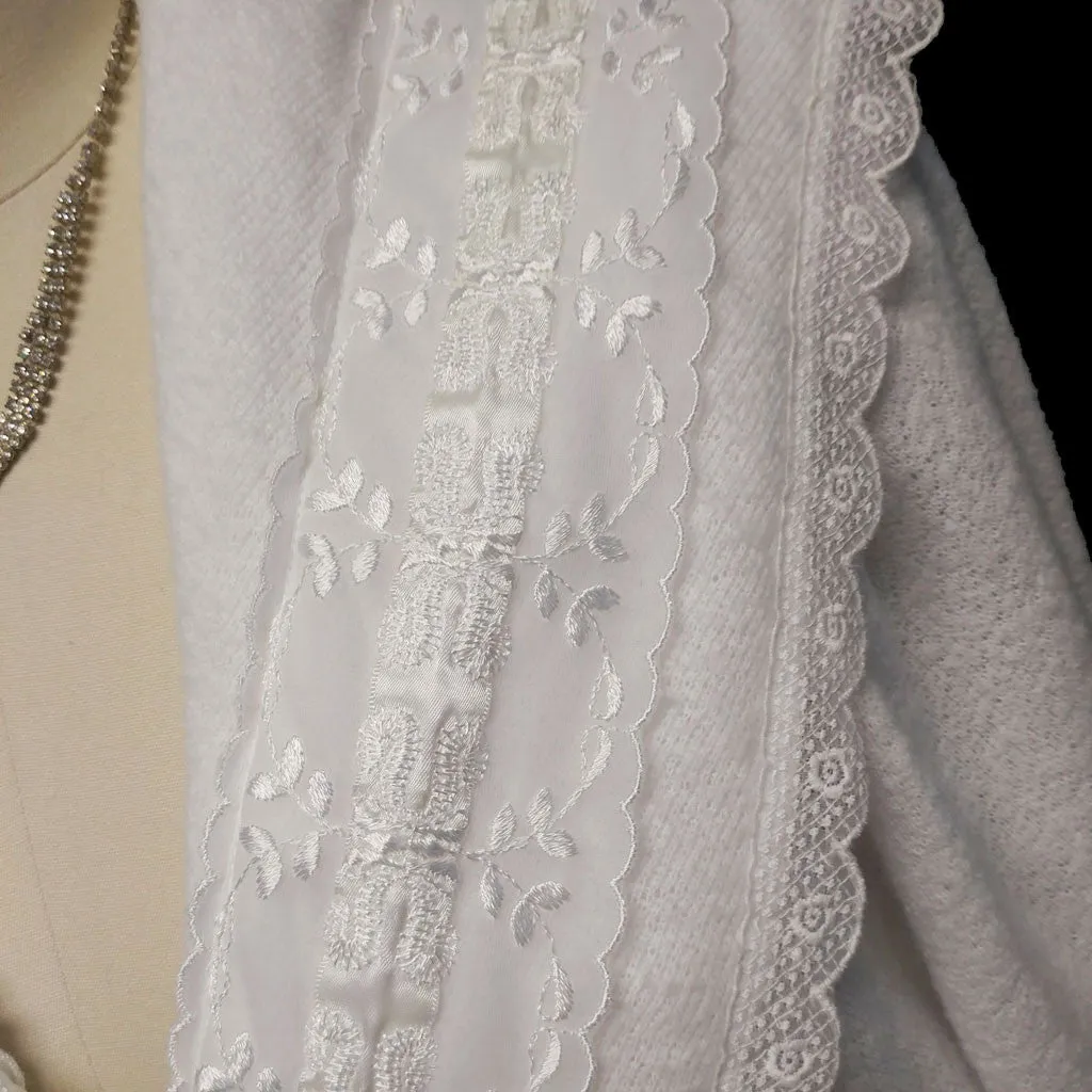 EXQUISITE VINTAGE FANCY LACE EMBROIDERED GILLIGAN O'MALLEY WASHABLE WHITE SWEATER  - WOULD MAKE A WONDERFUL CHRISTMAS  OR BIRTHDAY GIFT