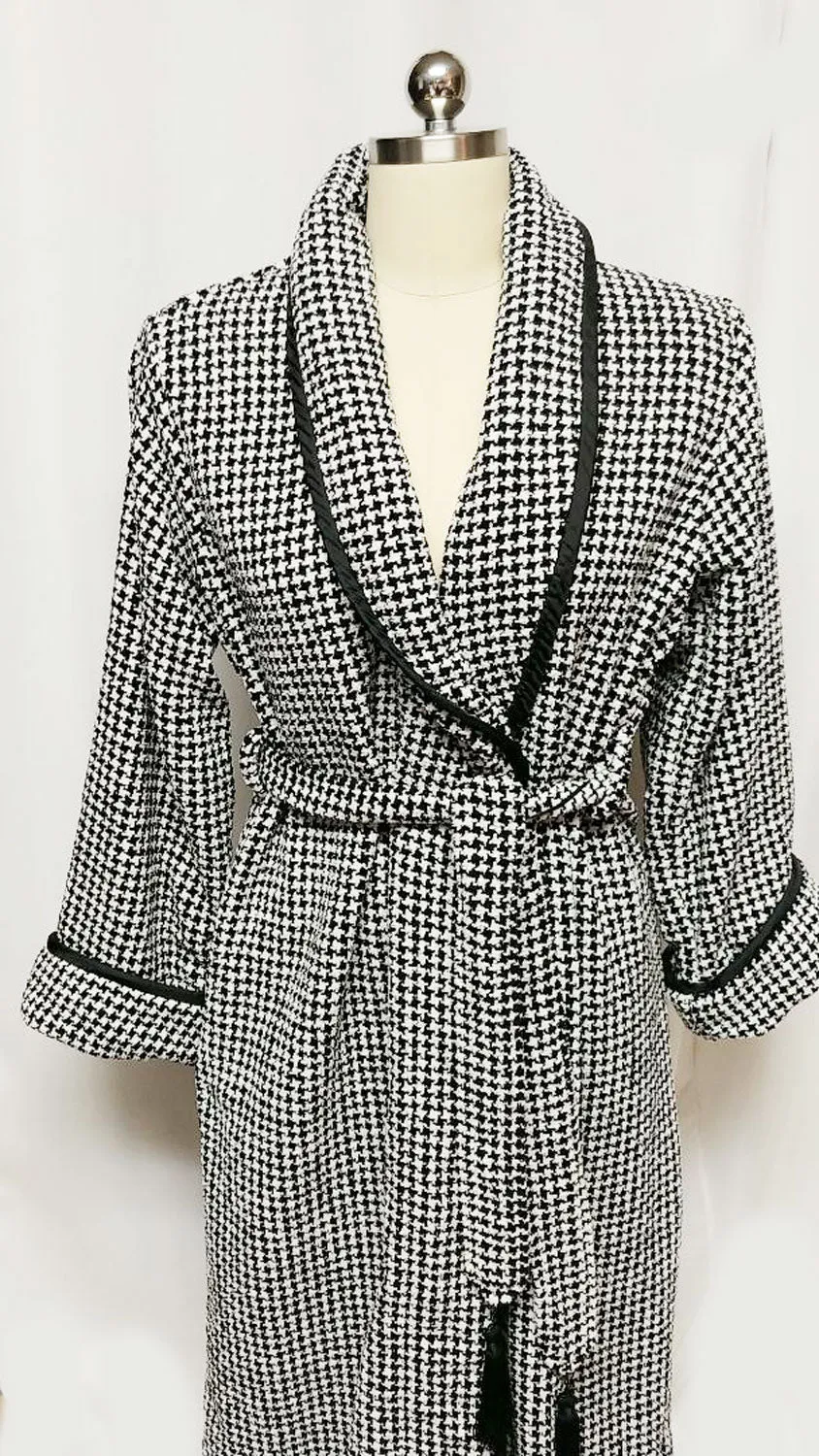 *FABULOUS SOPHISTICATED VINTAGE I. MAGNIN BLACK & WHITE HOUNDSTOOTH ROBE WITH TASSEL BELT