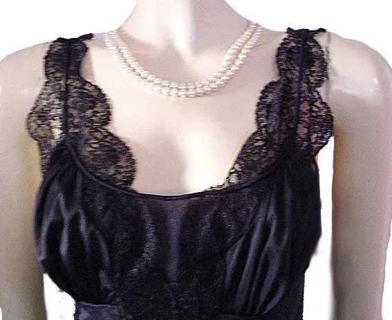 *GORGEOUS VINTAGE MUNSINGWEAR BLACK LACE BIAS GLAMOUR GIRL NIGHTGOWN - EXTRA LONG