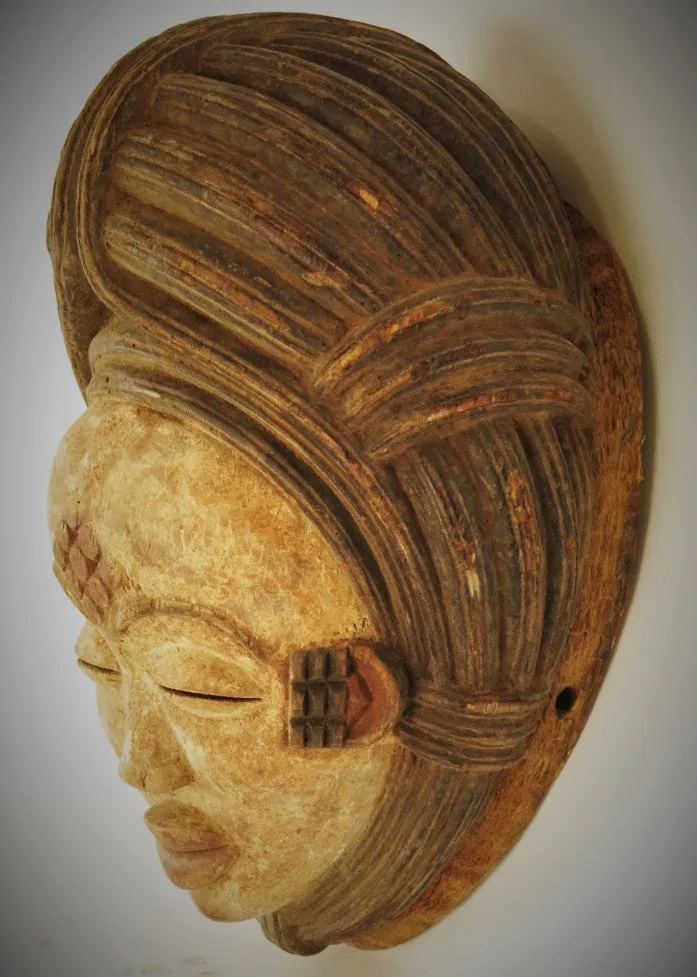 Punu Okuyi Delicate Mask